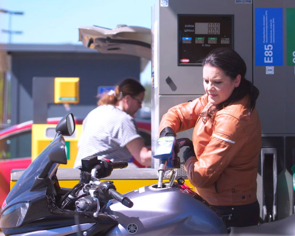 E85 tankkausta moottoripyörään